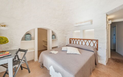 Borgo Dell'Agrumeto 8: Mur, Architecture, Chambre, Domicile, Plafond, Sol, Appartement, Lit, Literie, Drap De Lit