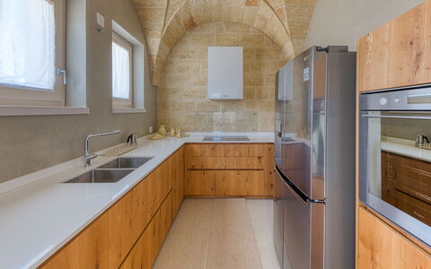 Villa Porta Azzurra 6+2: Sol, Bois, Sol, Design Intérieur, Plafond, Comptoir, Tuile, Cuisine, Tache De Bois, Cabinetry