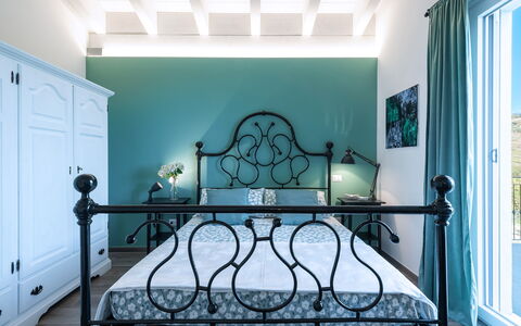 Dimora Campo delle Mura 4+2: Meubles, Bleu, Design Intérieur, Sol, Sol, Chambre, Éclairage, Plafond, Pièce, Lit