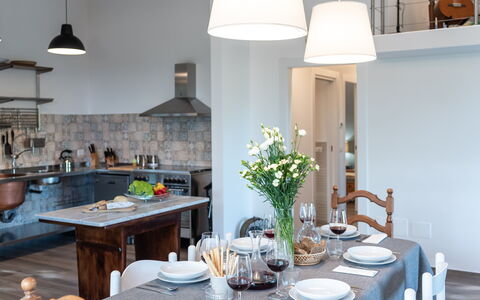 Dimora Campo delle Mura 4+2: Meubles, Design Intérieur, Sol, Cuisine, Luminaire, Plafond, Comptoir, Bois, Chaise, Table