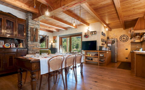Chalet Walser 4+2: Meubles, Design Intérieur, Sol, Bois, Sol, Chaise, Plafond, Salle À Manger, Luminaire, Table