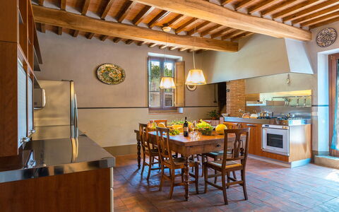 Casale la Splendida 10: Meubles, Design Intérieur, Cuisine, Sol, Comptoir, Bois, Plafond, Cabinetry, Sol, Domicile