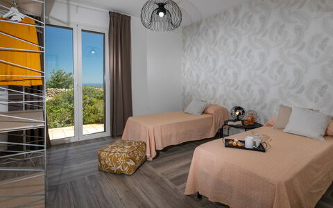 Dimora degli Ulivi 10: Meubles, Design Intérieur, Bois, Chambre, Sol, Sol, Linge, Textile, Lit, Drap De Lit