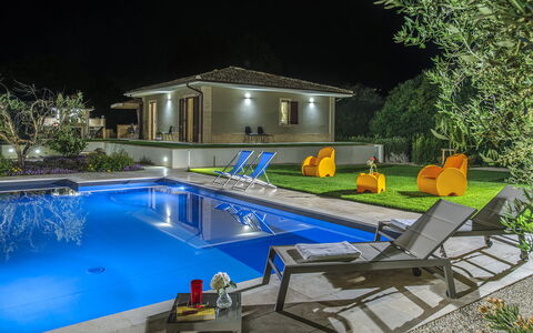 Villino le Moie 4+2: Piscine, Recours, Biens, Jardin, Domicile, Arrière-Cour, Eco Hôtel, Composite, Aménagement Paysager, Mobilier De Jardin