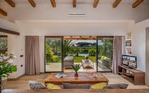 Villa Pineta 6: Design Intérieur, Meubles, Sol, Bois, Domicile, Canapé, Sol, Table, Plafond, Salon