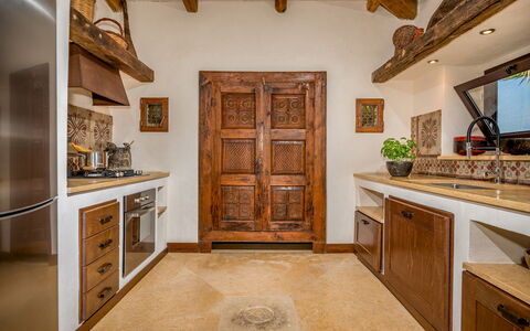 Villa Ashram 6: Bois, Sol, Cabinetry, Design Intérieur, Meubles, Marron, Plafond, Comptoir, Sol, Cuisine