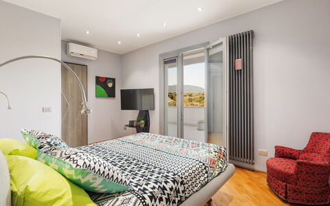 Villa Tiberio 6+2: Meubles, Lit, Design Intérieur, Chambre, Literie, Drap De Lit, Sol, Mur, Sol, Pièce