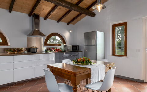 Tenuta Francigena 8: Design Intérieur, Meubles, Sol, Bois, Domicile, Plafond, Sol, Cuisine, Éclairage, Pièce