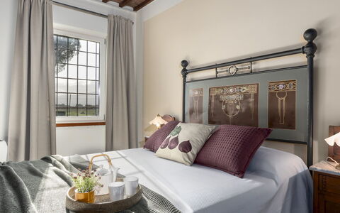Tenuta Francigena 8: Lit, Chambre, Design Intérieur, Meubles, Literie, Drap De Lit, Linge, Pièce, Sol, Cadre