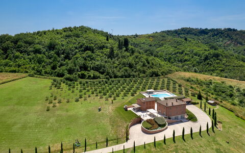Podere Terranuova 10+2: Paysage, Lot Terre, Montagnes, Zone Rurale, Biens, Toit, Station De Montagne, Vue Du Ciel, Plantation, Chalet