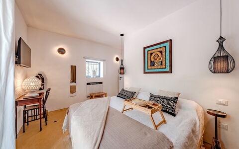 Casale di Amelì 5: Lit, Design Intérieur, Meubles, Chambre, Mur, Sol, Sol, Literie, Drap De Lit, Pièce