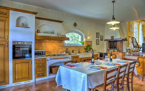 Villa Ipazia 6: Meubles, Design Intérieur, Cuisine, Plafond, Comptoir, Chaise, Sol, Table, Table Cuisine Et Salle A Manger, Pièce