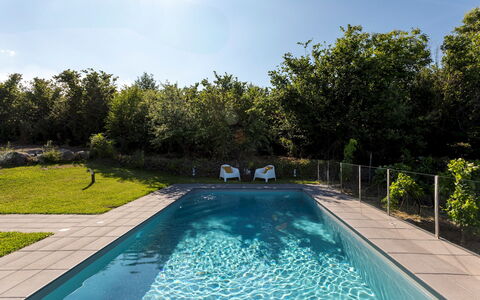 Vigne Dell'Etna 6: Bleu, Piscine, L'Eau, Arbuste, Composite, Ombre, Jardin, Aménagement Paysager, Caractéristique De L'Eau, Recours