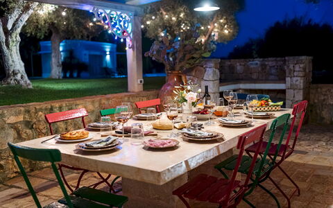 Trullo Magnifico 8: Meubles, Table, Vaisselle, Chaise, Tableau De Plein Air, Table Cuisine Et Salle A Manger, Aliments, Mobilier De Jardin, Nappe De Table, Restaurant