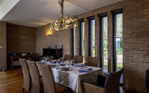 Villa Amyra 6+2: Mur, Meubles, Bois, Design Intérieur, Plafond, Luminaire, Salle À Manger, Lustre, Éclairage, Table Cuisine Et Salle A Manger