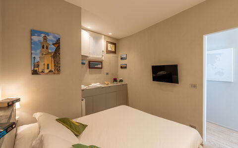 Aurora 2+2: Lit, Mur, Design Intérieur, Chambre, Sol, Bois, Drap De Lit, Sol, Literie, Pièce