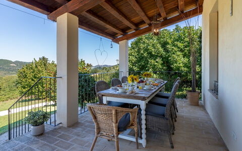 Casale la Cascina 8: Meubles, Chaise, Table, Table Cuisine Et Salle A Manger, Mobilier De Jardin, Tableau De Plein Air, Salle À Manger, Ombre, Tache De Bois, Table Basse