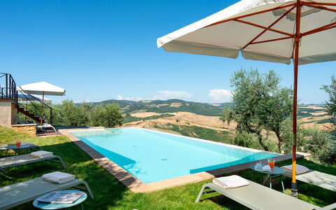 Villa Francesca 10: Bleu, Piscine, Colline, Recours, Balancelle, Eco Hôtel, Mobilier De Jardin, Chaîne De Montagnes, Villa, Biens