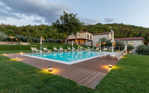 Villa Cusano 18: Piscine, Recours, Biens, Eco Hôtel, Hacienda, Thermes, Arrière-Cour, Villa, Hôtel, Ferme