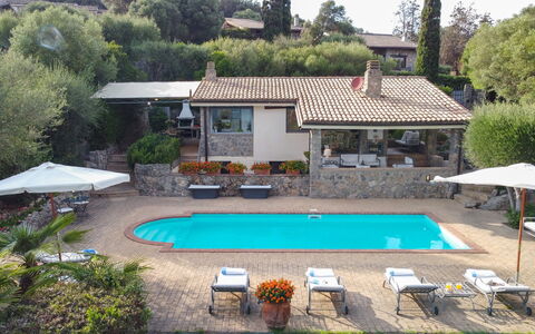 Villa Althaea 6: Piscine, Recours, Thermes, Mobilier De Jardin, Eco Hôtel, Caractéristique De L'Eau, Hacienda, Villa, Balancelle, Biens