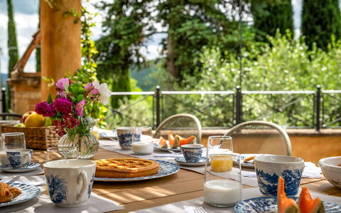 Colle Calzolaro 8: Vaisselle, Meubles, Serveware, Table, Drinkware, Vaisselle, Nappe De Table, Porcelaine, Aliments, Assiette