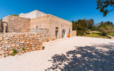 Masseria Grotta Antica 6+2: Ciel, Mur, Architecture, Paysage, Biens, Mur De Pierre, Meteorologique Phénomène, Caravansérail, Hacienda