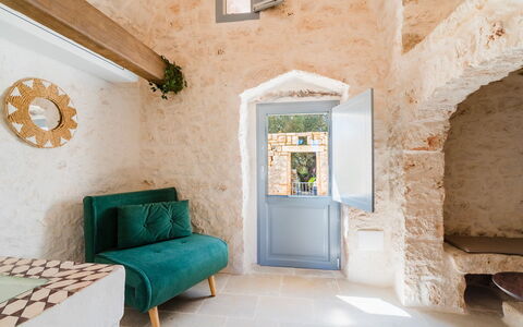 Masseria Grotta Antica 6+2: Mur, Chaise, Mur De Pierre, Matériau Naturel, Plante D'Appartement, Plâtre, Salon, Table Basse