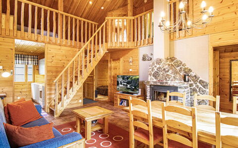 Lysthilä 4A: Biens, Aménagement Paysager, Villa, Haie, Balcon