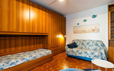 Margherita: Biens, Aménagement Paysager, Villa, Haie, Balcon