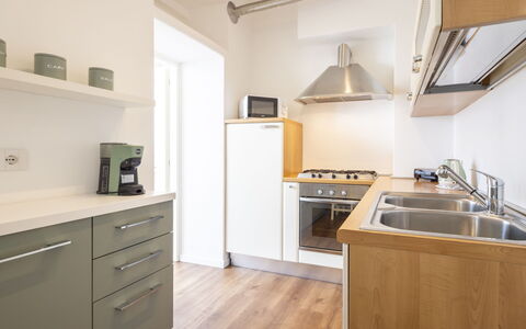 Genzianella Alpine Apartment: Sol, Sol, Plafond, Design Intérieur, Comptoir, Cuisine, Cabinetry, Pièce, Principaux Appliance, Luminaire