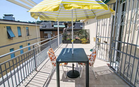 Alda: Biens, Aménagement Paysager, Villa, Haie, Balcon