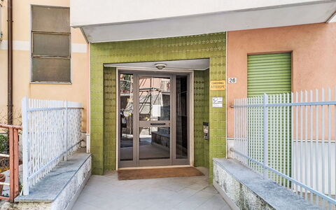 Alda: Biens, Aménagement Paysager, Villa, Haie, Balcon