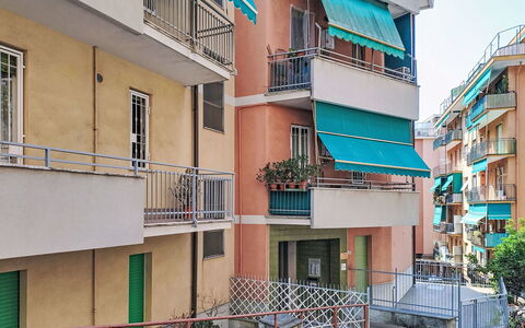 Alda: Biens, Aménagement Paysager, Villa, Haie, Balcon