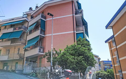 Alda: Biens, Aménagement Paysager, Villa, Haie, Balcon