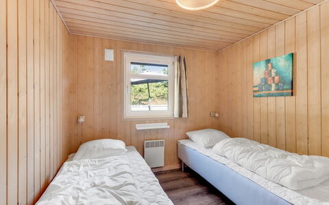 Liina - 3Km from the Sea: Bois, Chambre, Lit, Cadre De Lit, Dur, Tache De Bois, Literie, Planche, Drap De Lit, Conception