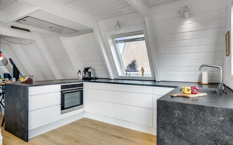 Elida - 18Km to the Fjord: Sol, Bois, Cuisine, Sol, Comptoir, Plafond, Design Intérieur, Domicile, Cabinetry, Principaux Appliance