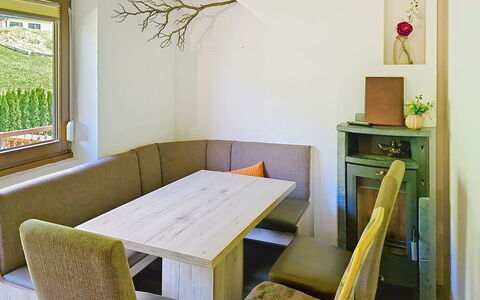 Arzl im Pitztal 15: Meubles, Bois, Design Intérieur, Sol, Table, Sol, Table Cuisine Et Salle A Manger, Chaise, Pièce, Salle À Manger