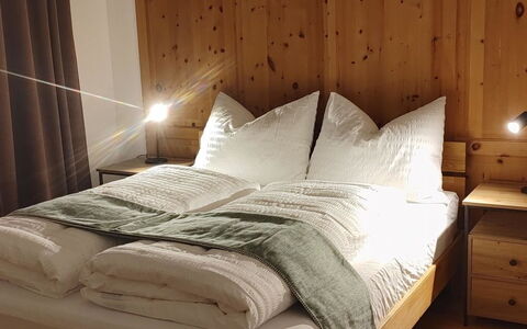 Ferienwohnung Schof: Meubles, Bois, Sol, Chambre, Design Intérieur, Sol, Lit, Éclairage, Drap De Lit, Literie