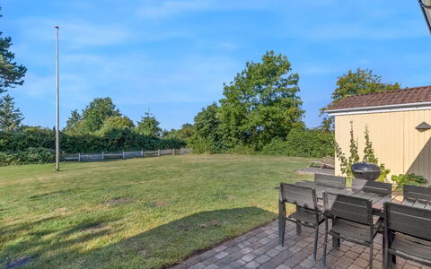 Kora - 300M from the Sea: Ciel, Herbe, Plaine, Lot Terre, Jardin, Pelouse, Ombre, Aménagement Paysager, Biens, Cour