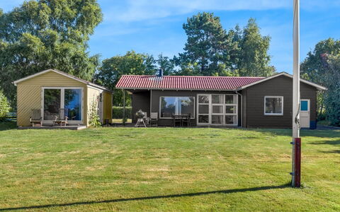 Kora - 300M from the Sea: Chalet, Pelouse, Ferme, Cour, Batiments Jardin, Jardin, Arrière-Cour, Biens, Canidae