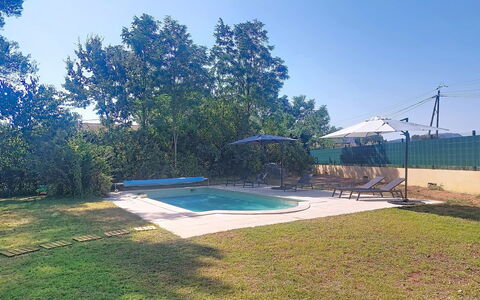 La Jeansarde: Bleu, Piscine, Recours, Ombre, Jardin, Pelouse, Aménagement Paysager, Arrière-Cour, Hacienda, Cour