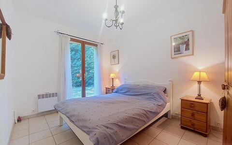 La Jeansarde: Lit, Meubles, Chambre, Design Intérieur, Drap De Lit, Literie, Sol, Bois, Plafond, Sol