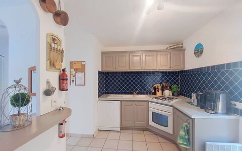 La Jeansarde: Cuisine, Comptoir, Appareil De Cuisine, Design Intérieur, Principaux Appliance, Cabinetry, Sol, Meubles, Cuisinière, Pièce