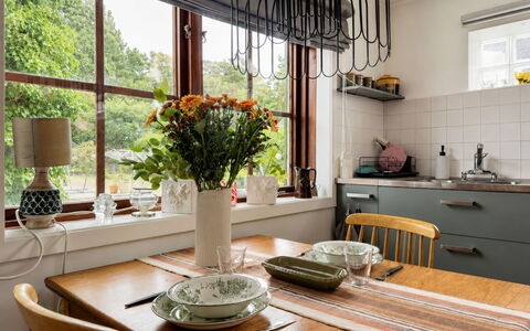 Solgläntan: Meubles, Design Intérieur, Bois, Cuisine, Sol, Éclairage, Luminaire, Table Cuisine Et Salle A Manger, Comptoir, Vaisselle