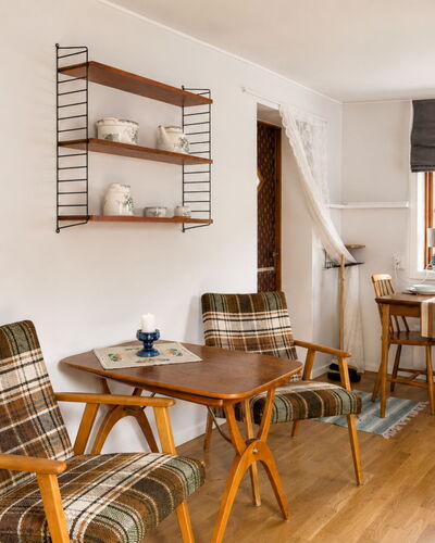 Solgläntan: Meubles, Design Intérieur, Sol, Bois, Sol, Chaise, Éclairage, Domicile, Pièce, Salon