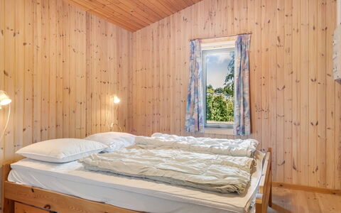 Hedwig - 120M to the Fjord: Chambre, Bois, Lit, Design Intérieur, Drap De Lit, Literie, Plafond, Sol, Sol, Cadre De Lit