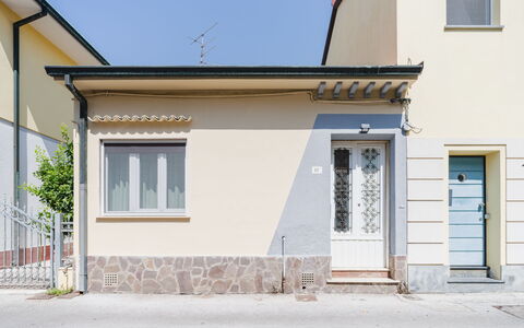 Contemporary House: Mur, Bâtiment, Fenêtre, Porte, Surface De La Route, Façade, Zone Résidentielle, Maison, Architecture, Domicile