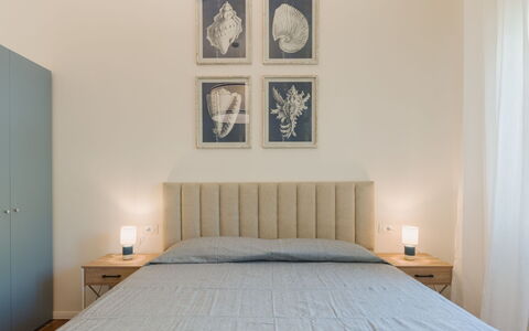 Contemporary House: Meubles, Lit, Chambre, Design Intérieur, Literie, Drap De Lit, Bois, Sol, Sol, Linge
