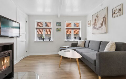 Jasper - 100M from the Sea: Design Intérieur, Meubles, Sol, Canapé, Mur, Sol, Bois, Salon, Plafond, Domicile