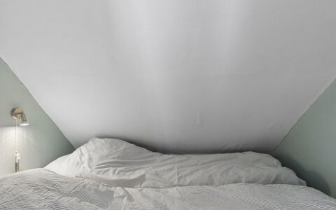 Jasper - 100M from the Sea: Plafond, Chambre, Linge, Literie, Drap De Lit, Grenier, Lit, Couette